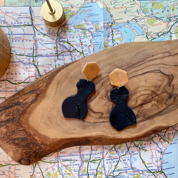 Handmade Clay Earrings | Forms of a Woman Silhouette | Black and Yellow - Picture 8 of 8